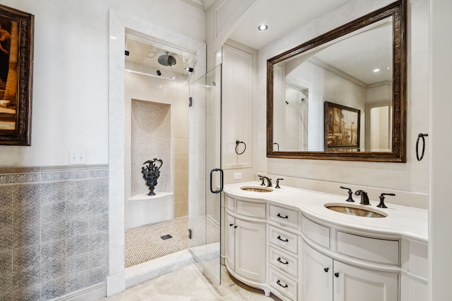 prrimary bathroom