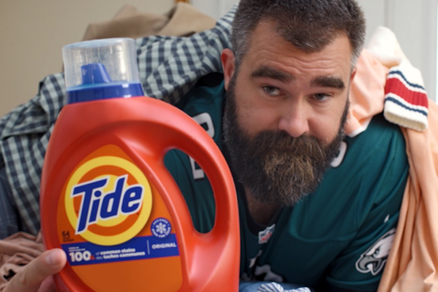 jason kelce, as see in the new eagles players tide commercial