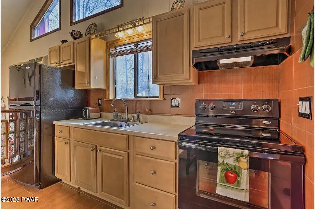 house for sale bushkill split-level contemporary kitchen