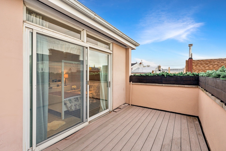 third-floor deck