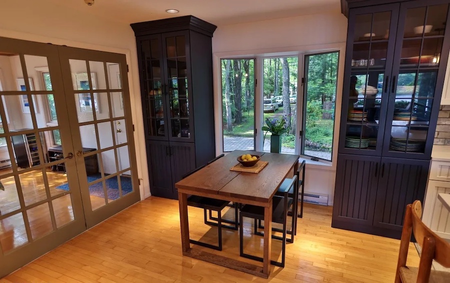 breakfast room