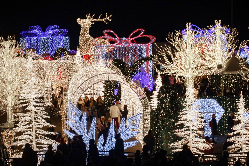 tinseltown holiday lights